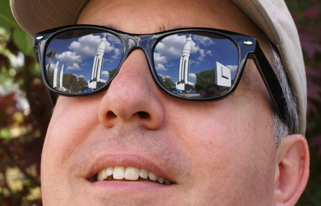 Mike Jetzer with 1960s
space race rockets in his eyes